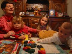 Kerian 26 Nol avec les cousins, chez Mamie Vasnier